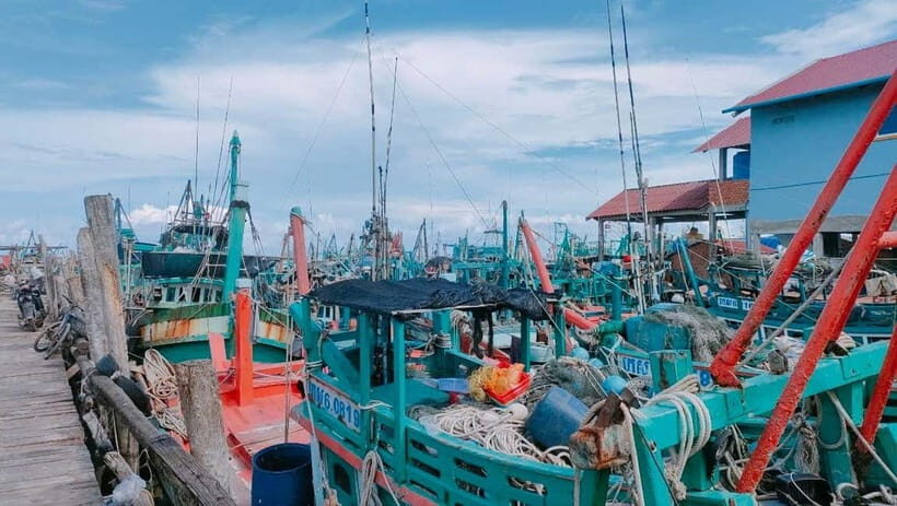 Full Day City Tour with A Boat Trip to 2 Islands - Back to Town: Phsar Leu Market for Souvenirs