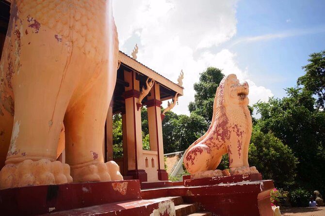 Full-Day Discover Oudong Mountain-Former Capital City & Phnom Penh City Tours - Wat Phnom: the 27-meter hill and why it’s the symbol