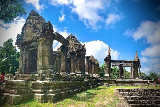 Full-Day Guided Bicycle Tour in Angkor Wat Temple - Angkor Wat in the Afternoon: A Monument You Can Actually Sit With