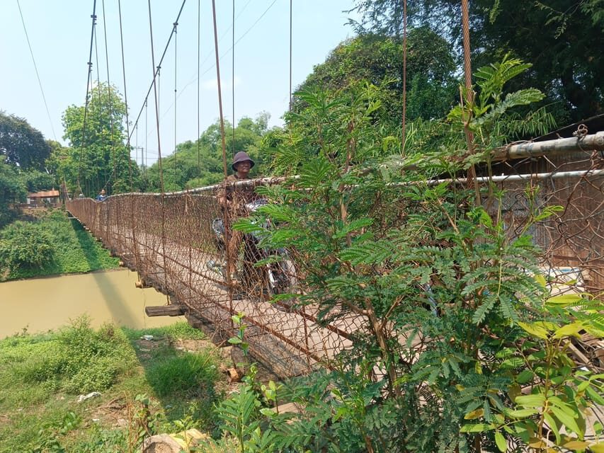 Full-day: Handicraft, Bamboo train, Killing cave, Bat Cave - Bamboo train ride: the $5 fee is worth it