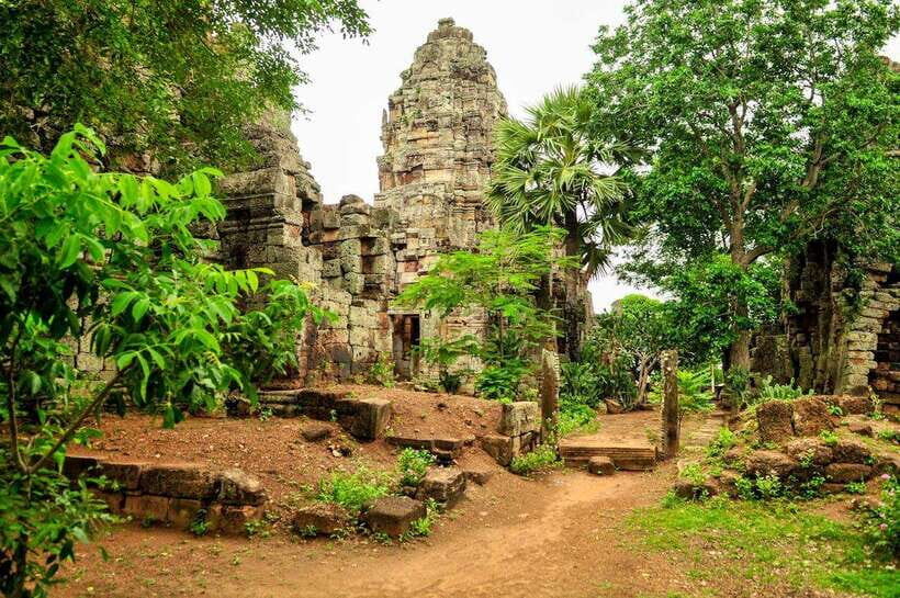 Full-day: Original bamboo train, Wat Banan, Phnom Sampov - The Sangke River and the hanging bridge photo moment