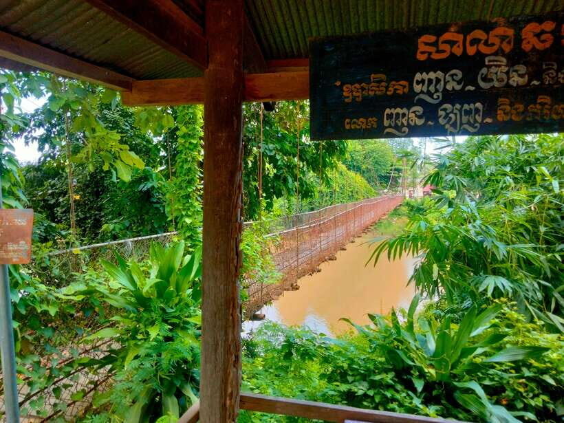 Full-day: Original bamboo train, Wat Banan, Phnom Sampov - Wat Banan: the stairs, the temple, and fruit bats overhead