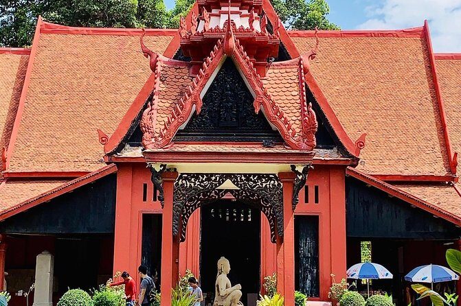 Full-Day Phnom Penh Tuk Tuk City Tours - Wat Phnom: the city’s only hill, and a legend that sticks