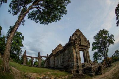 Full-Day Preah Vihear, Koh Ker and Beng Mealea Private Tour - Morning at Preah Vihear: The Mountain Temple That Feels Like Cambodia’s Compass