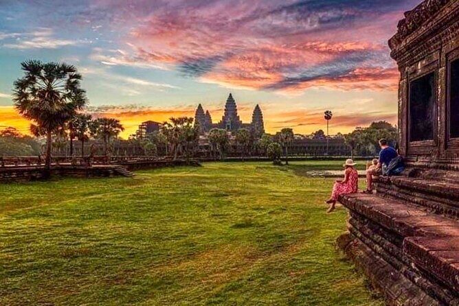 Full-day Private VIP Tour to Angkor Complex - Bayon Temple: The Face Towers That Change With Your Angle
