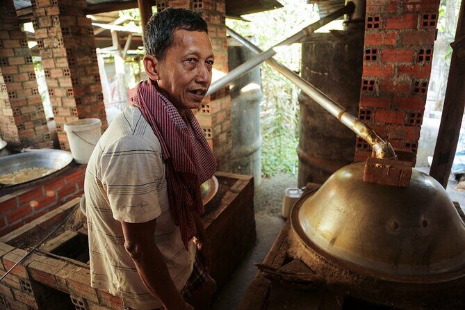 Full/Half Day Tuk TuK: Handicrafts Bambootrain Killing&Bat Caves - Phnom Sampeau: rat barbecue and the Killing Cave reality check