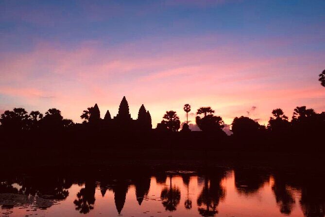 Golden Hours: Angkor wat sunrise photography tour with a pro! - Bayon in Angkor Thom: the faces and the break for breakfast