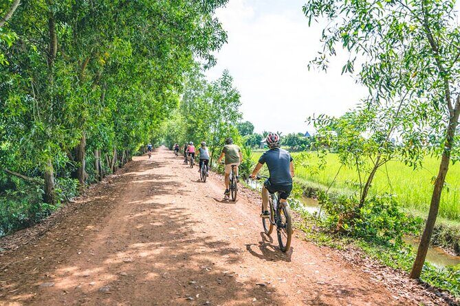 Grand Tour-Ek Phnom. Baset. Bamboo Train. Wat Banan. Phnom Sampov - Stop-by-stop: statues, Baset temple, and memorials you should not rush