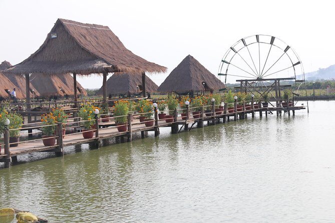 Guided Floating Village Boat Tour in Siem Reap - Quick stops that add comfort and context: Queen Tara break