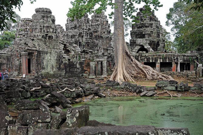 Guided Private Tuk Tuk Tour Angkor Wat and Small Circle and Five Extras - Prasat Kravan and Bat Chum: brick carvings and Buddhist footprints