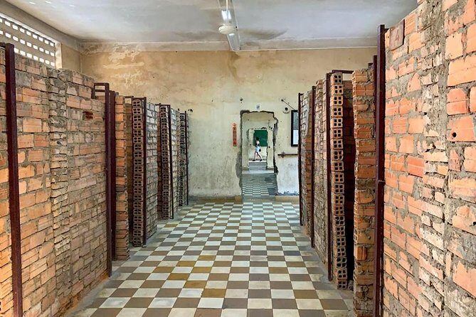Half-Day Phnom Penh City Tours - Independence Monument: A quick start that helps you read the city