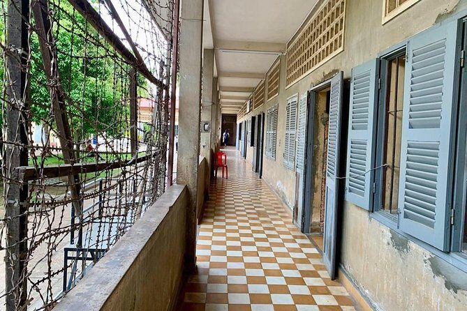 Half-Day Phnom Penh City Tours - National Museum and Central Market: art and daily life (with one key caveat)
