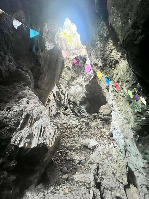 Half-day swing bridge, bamboo train, batcave & Killing cave - Suspension bridge and temple stops: quick, scenic, and easy to fit