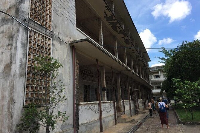 Half Day Trip to Killing Field and Genocidal Museum - Tuol Sleng Genocide Museum (S-21): Security Office 21 Up Close