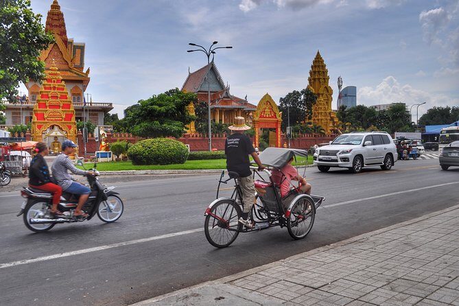 Hidden Phnom Penh City Tour, Royal Palace, Wat Phnom - Stop 5: The City Wander (Markets, Khmer Street Stalls, Local Coffee, and Secrets)