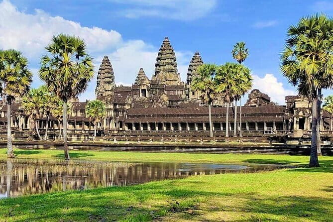 Highlight of Angkor Temples 6 Days Cambodia Tour - Tonle Sap Lake floating villages and Kampong Phluk: see how life moves with water