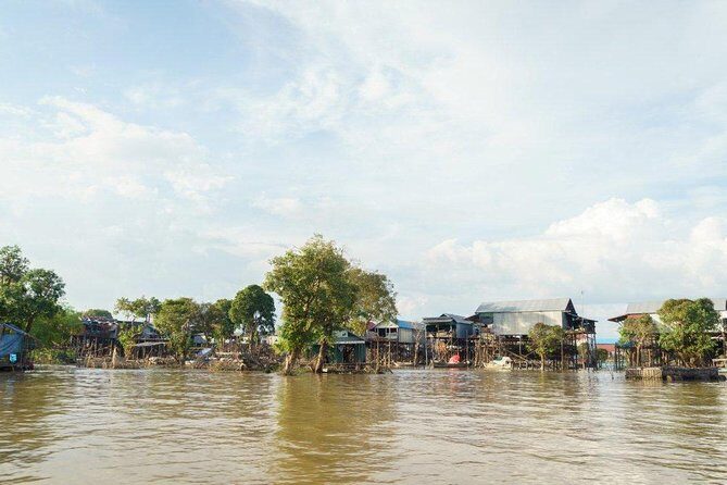 Kampong Phluk Floating Village Tour by Boat - Stilted houses by motorboat: where the village makes sense