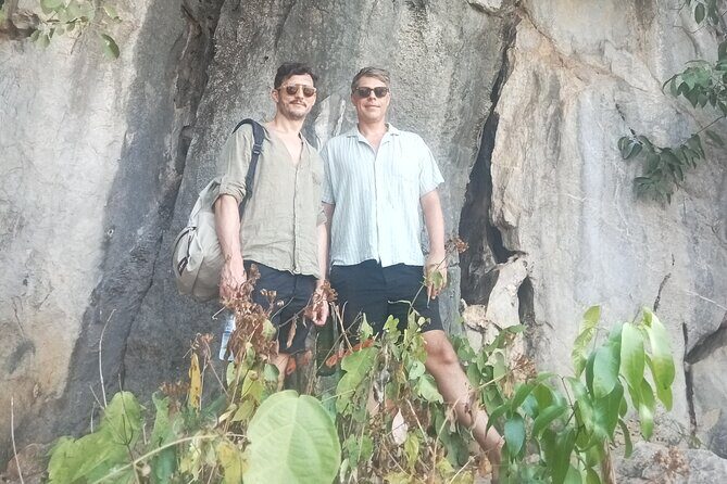 Kampot/Cambodia pepper farm . Cave. lake. Kep Crab market & more. - Stop 1: Phnom Chhnok Cave Temple and the temple-in-the-rock feeling