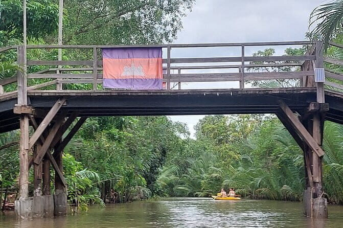 Kampot Classic Tour & Kayaking at the Green Cathedral with lunch - Phnom Chhngok Cave Temple: 200 Concrete Steps and a 7th-Century Temple