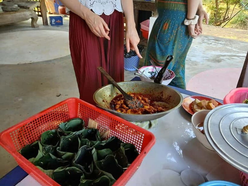 Kampot Countryside: Authentic Khmer Cooking Class - Garden Herbs, Family Cooking Space, and How the Lesson Works