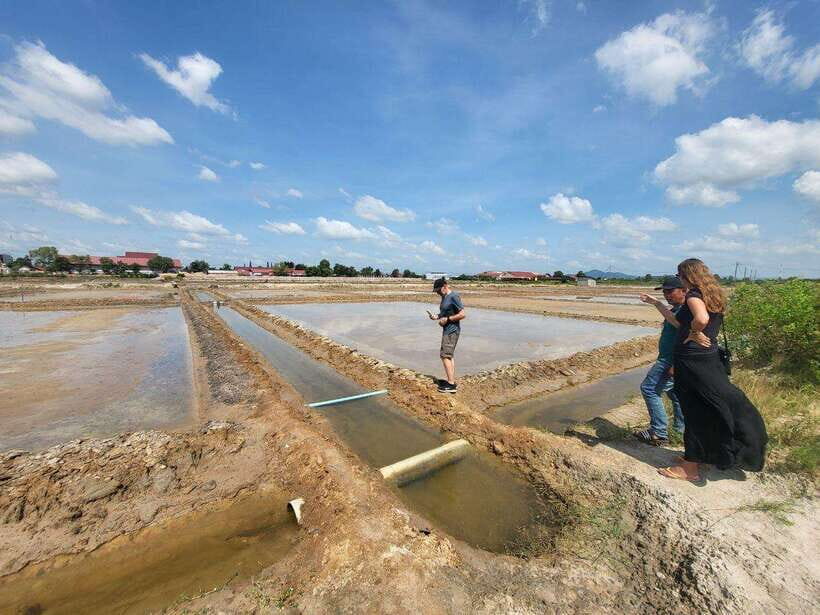 Kampot Pepper Farm, Salt Fields, Crab Market from Phnom Penh - Kep Beach Crab Market lunch: fresh seafood, real choices, easy logistics