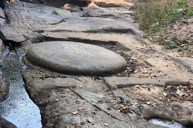 Kbal Spean, Banteay Srei, Beng Melea & Rolous temples Tour - Kbal Spean: river carvings and a nature-temple mix