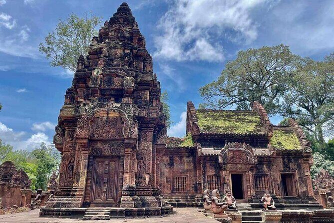 Kbal Spean Lingar River, Banteay Srei Temple & Pre Rup Tour - Kbal Spean riverbed carvings: the jungle hike that sets the theme