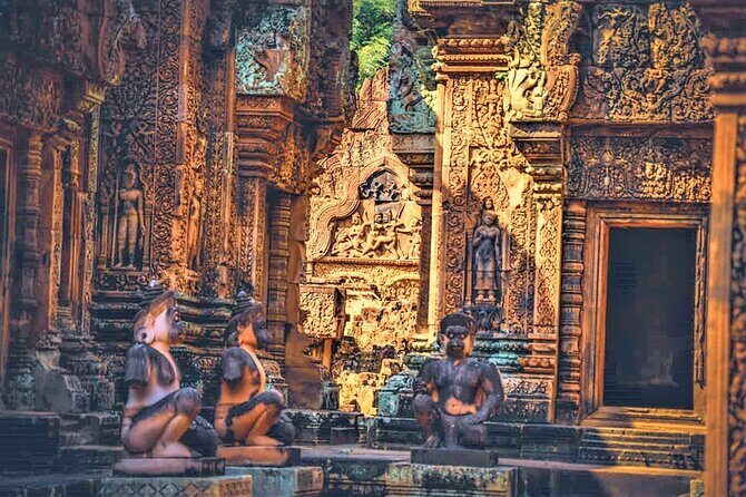 Kbal Spean Trekking Tour with Banteay Srei and Landmine Museum - Banteay Samre: calm temple energy to end the day