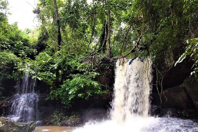 Kbal Spean Trekking Tour with Banteay Srei and Landmine Museum - Guide and driver quality: what you should look for on the day