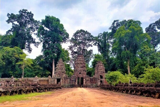 Kbal Spean Trekking Tour with Banteay Srei and Landmine Museum - Practical tips that make the hike and temples easier