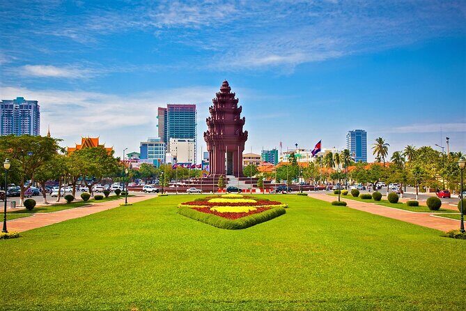 Koh Dach Silk Island and Phnom Penh Full Day Private Tour - Wat Phnom, Wat Ounalom, and City Landmarks That Add Meaning