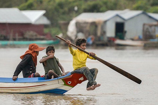 Kompong Khleang Floating Village & Tonle Sap Lake - Private Day Tour - Damdek First: Sticky Rice, Bakery Smells, and Market Bites