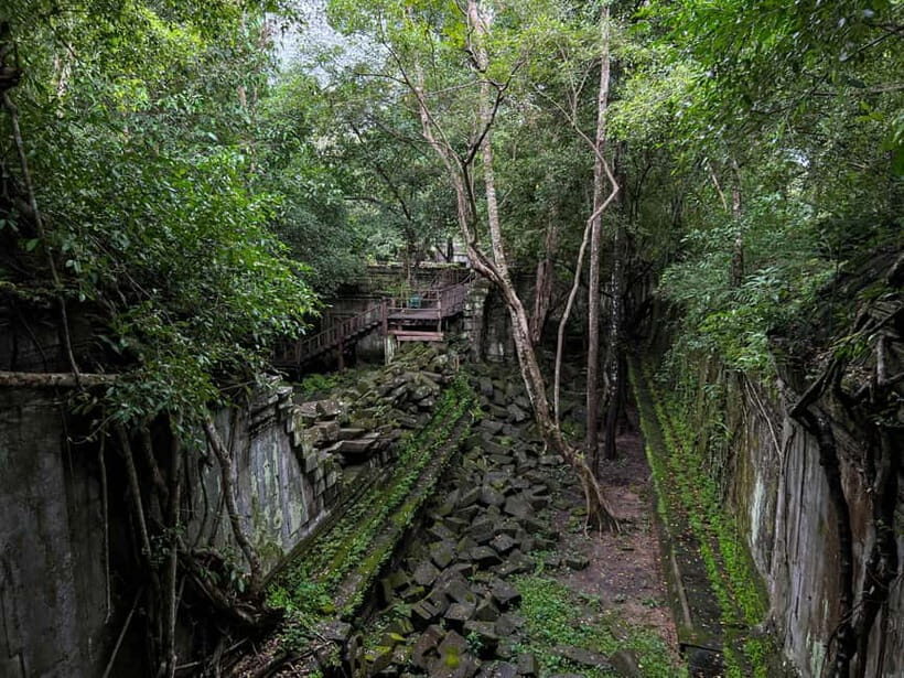 Kulen Mountain, Beng Mealea and Banteay Srei Full Day Tour - Phnom Kulen highlights: Poeng Ta Kho, reclining Buddha, and 802 AD