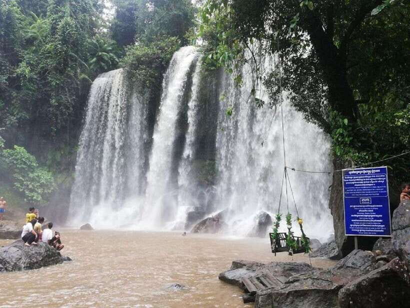 Kulen Mountain Waterfall Tour - Wat Preah Ang Thom: reclining Buddha and time to walk