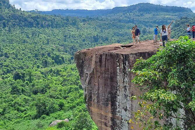 Kulen Waterfall & 1000 Lingas Join-in Tour - Preah Ang Thom Pagoda: The Rock-Carved Buddha (Why It’s the Real Anchor)