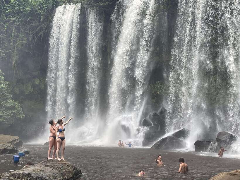 Kulen Waterfall Day Tour with Snacks Small-Group - Village pause: Preah Dak and local cake