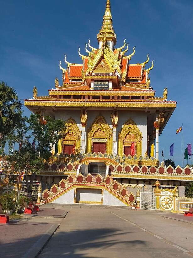 Morning Tuk tuk: City, Handicrafts, Killing field, Temples - Ek Phnom Temples: A 25m Giant Buddha, Standing Statues, and 11th-Century Ruins