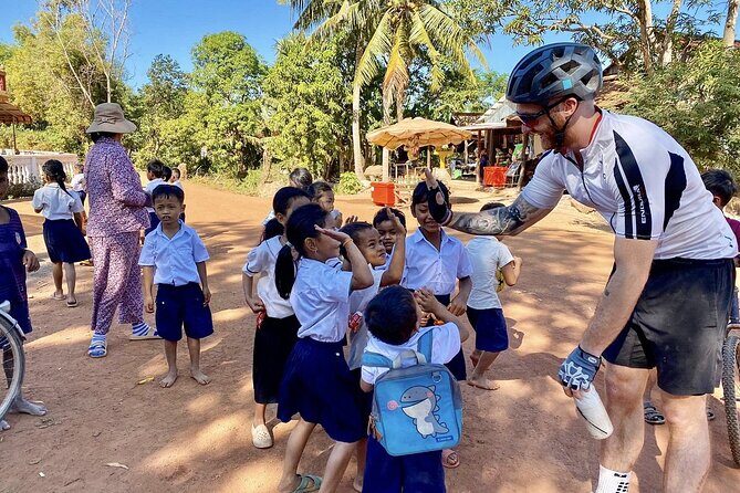 Morning Village & Countryside Bike Experience – Siem Reap - Getting set up: hotel pickup, bike & helmet fitting, and the real pacing