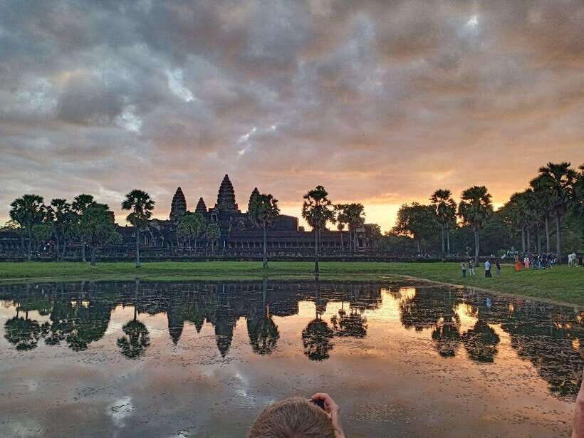 One Day Angkor Wat Trip with Sunrise - Angkor Wat before the crowds: what to watch for at first light