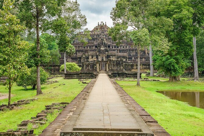 One Day Private Guide Tour of Angkor Thom, Bayon, Ta Phrom & Angkor Wat - Bayon Temple: faces on every side, plus real wayfinding