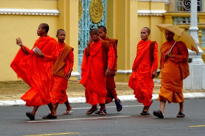 One Day Private Guide Tours History in Phnom Penh Incl. admission - A private day that connects royal Phnom Penh to modern reality