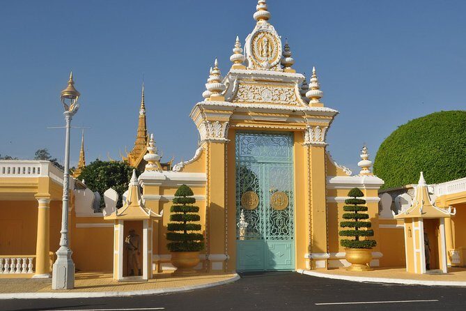 One Day Private Guide Tours History in Phnom Penh Incl. admission - Price and value: what you’re actually buying