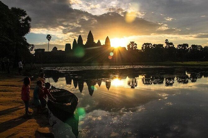 One Full Day Private tour of Angkor Wat, Ta Prohm, Angkor Thom & Banteay Srie - Angkor Wat: the headline temple, paced for real looking
