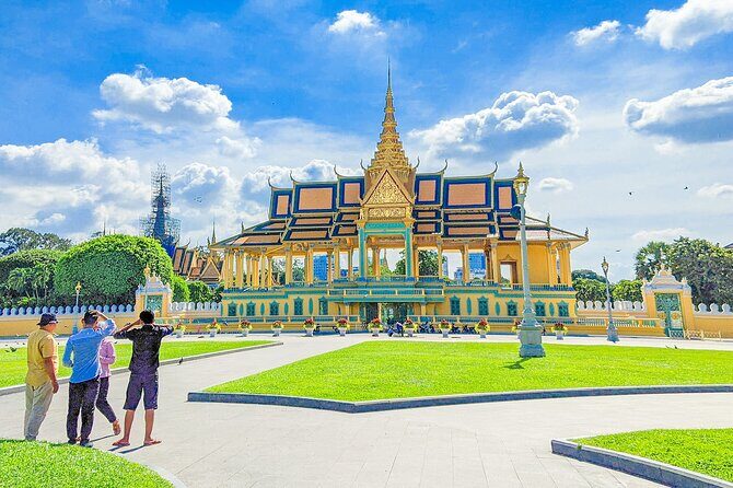 Oudong Mountain and Phnom Penh Full Day Private Tour - Oudong Mountain morning: spiritual stops with breathing room