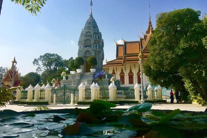 Oudong Mountain and Phnom Penh Full Day Private Tour - Wat Ounalom, Independence Monument, and the Norodom Sihanouk memorial