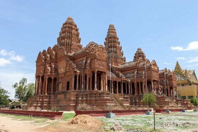 Oudong Temples & Phnom Prasith Private Tour from Phnom Penh - Phnom Praset on the way to Oudong: the older temple stop you’ll remember