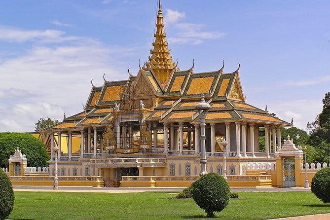 Oudong Temples & Phnom Prasith Private Tour from Phnom Penh - Oudong’s huge stupas and three-hill layout: what you’re seeing and why it’s impressive