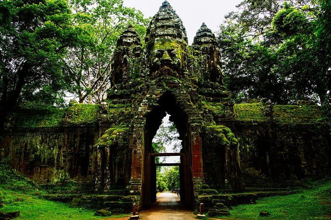Personalised Angkor Wat Sunrise Tour by an air-conditioned car - Angkor Wat at first light: why the guide’s storytelling matters