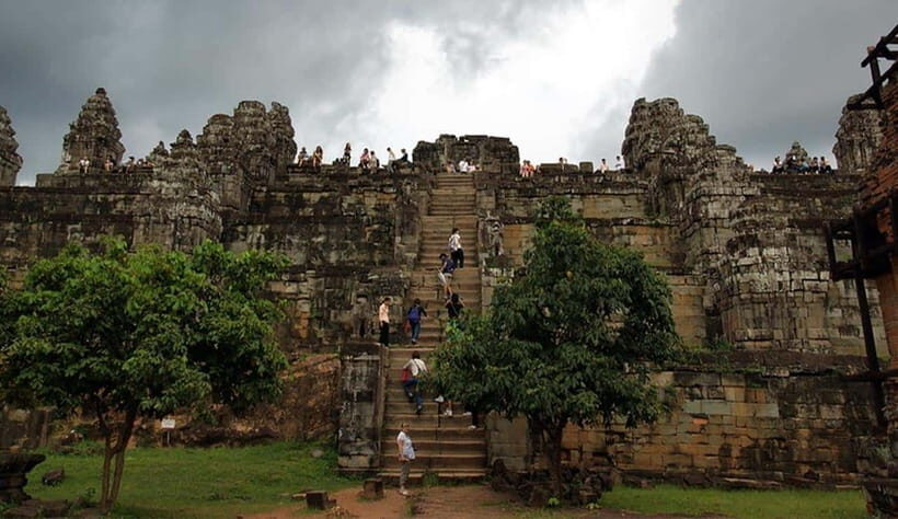 Phnom Bakheng Sunset Tour, Pre Rup, Neak Pean, Preah Khan - Neak Pean on Jayatataka Baray: the sacred-water idea behind an artificial island