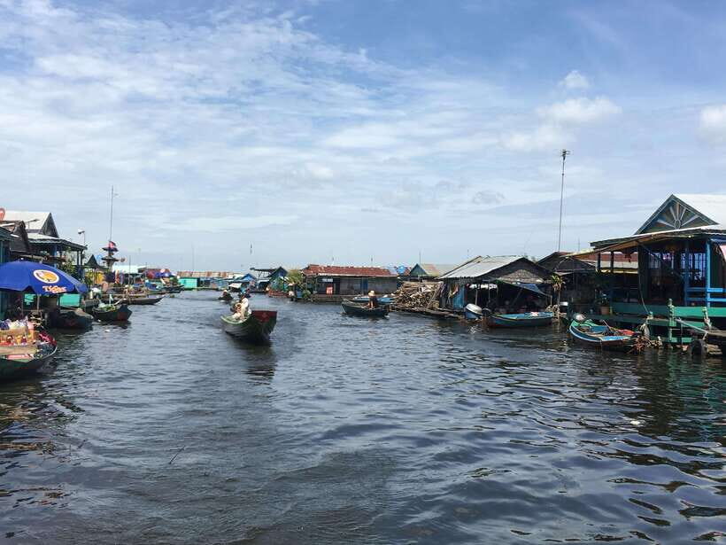 Phnom Penh - Battambang Transfer Plus Stop Sightseeing - Oudong Khmer Monastery and climbing Oudong Mountain